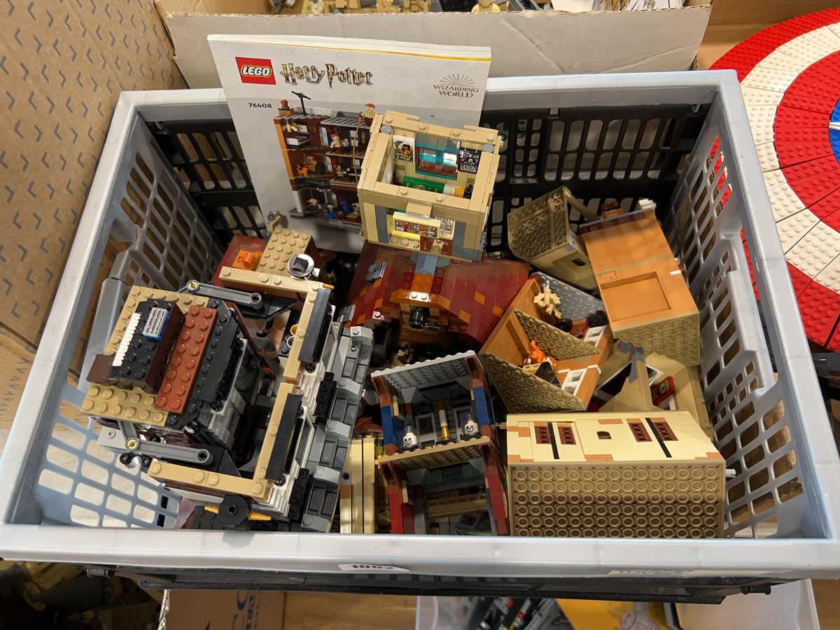 Lot 1062 - Box containing Harry Potter Lego incl. various...