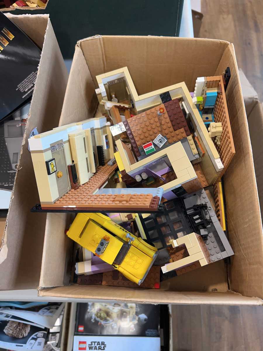 Lot 1063 - 2 part built Lego Idea Friends apartments and...