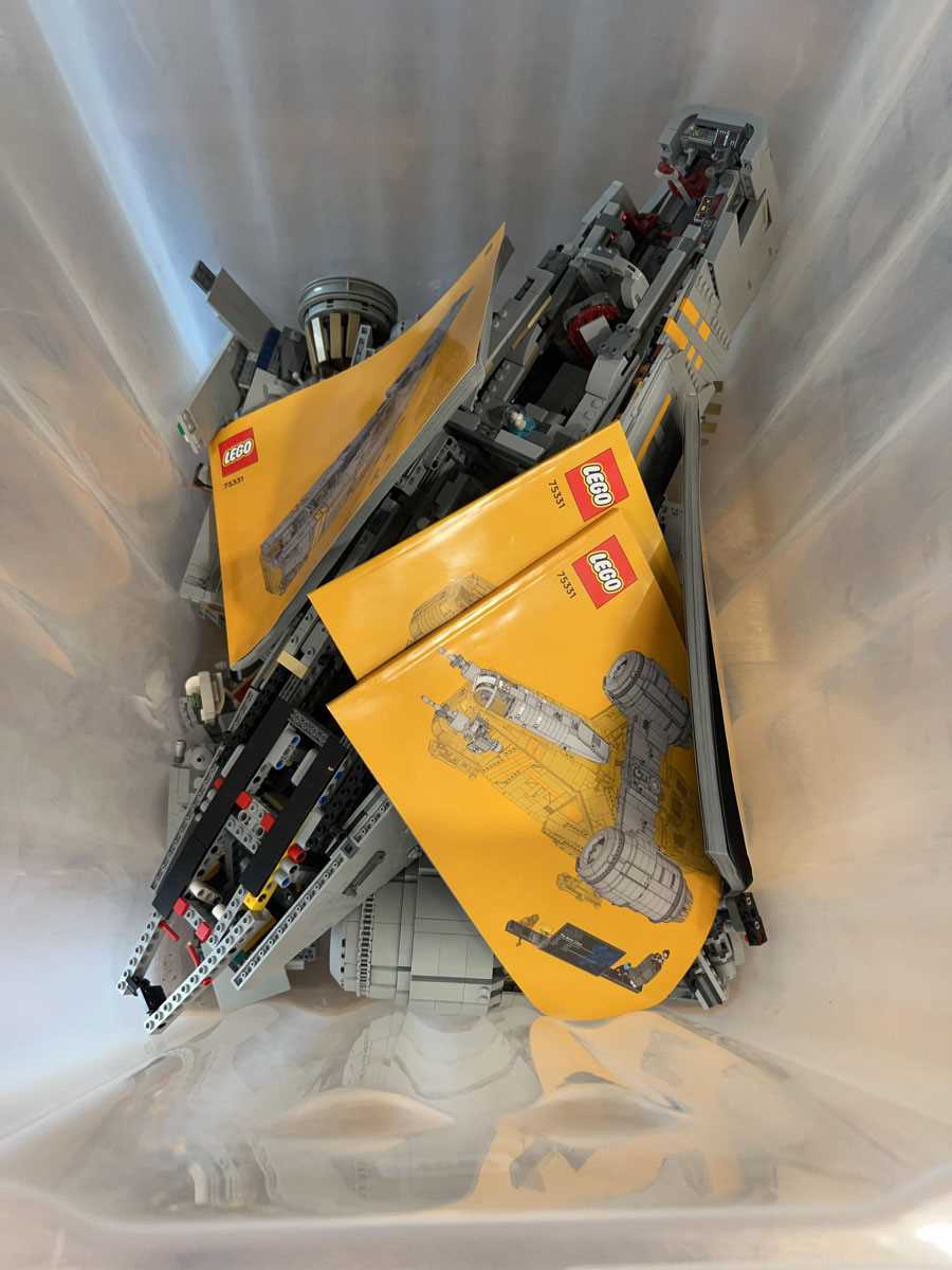 Lot 1067 - Clear crate containing part built model of...