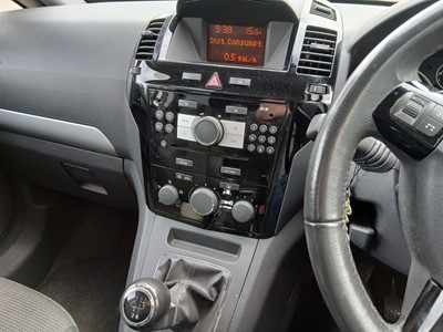 Lot WV10 UAZ) 2010 Vauxhall Zafira Design 5-door...