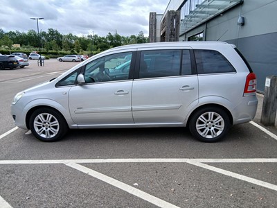 Lot WV10 UAZ) 2010 Vauxhall Zafira Design 5-door...