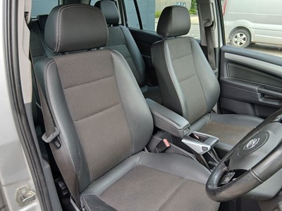 Lot WV10 UAZ) 2010 Vauxhall Zafira Design 5-door...