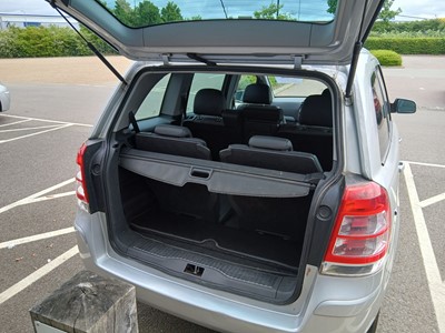 Lot WV10 UAZ) 2010 Vauxhall Zafira Design 5-door...