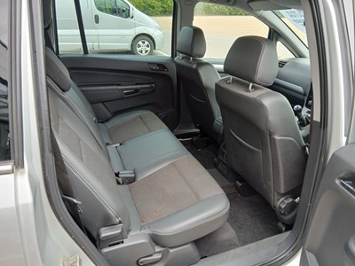 Lot WV10 UAZ) 2010 Vauxhall Zafira Design 5-door...