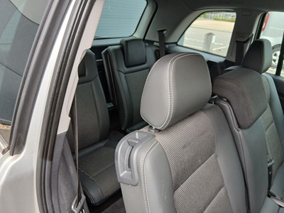 Lot WV10 UAZ) 2010 Vauxhall Zafira Design 5-door...