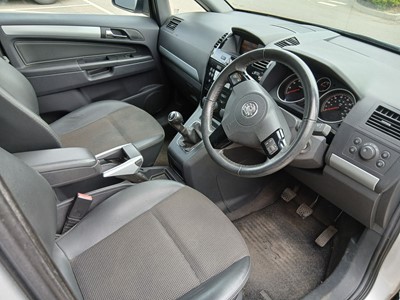 Lot WV10 UAZ) 2010 Vauxhall Zafira Design 5-door...