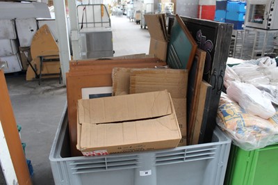 Lot 80 - A large pallet box containing approximately 20...