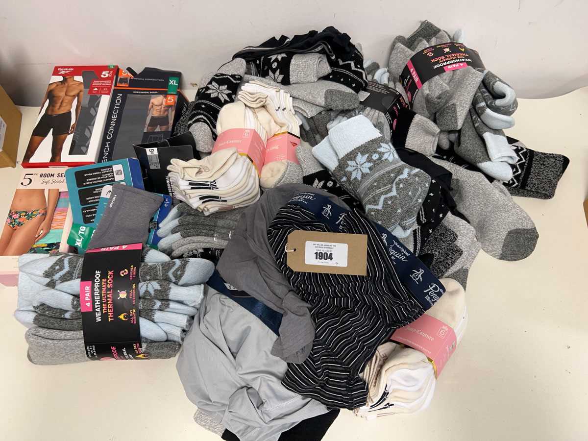 Lot Bag containing a large quantity of men's and...