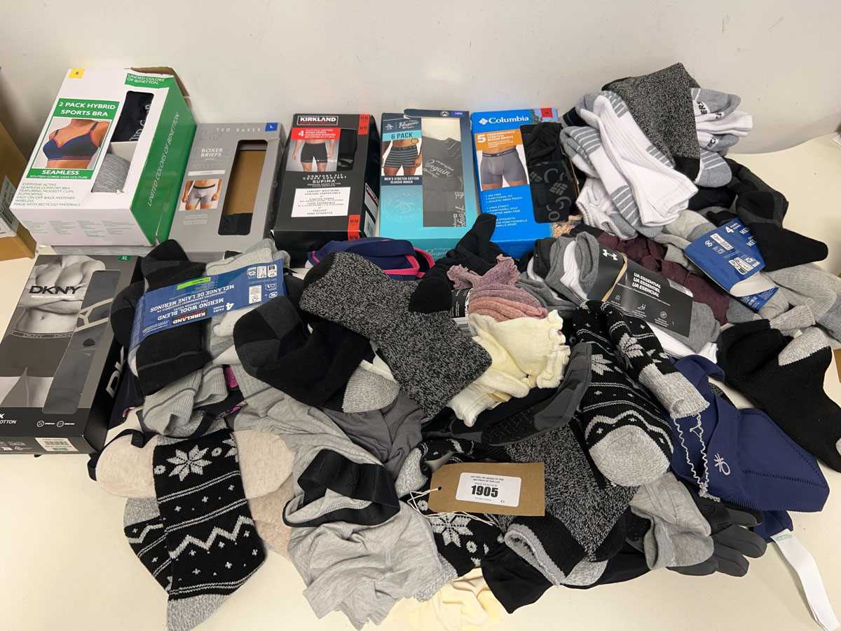 Lot Bag containing a large quantity of men's and...