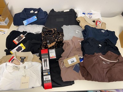 Lot Approx. 20 items of branded clothing to...