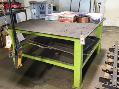 Lot 28 - Heavy welding bench with engineers vice,1.5...