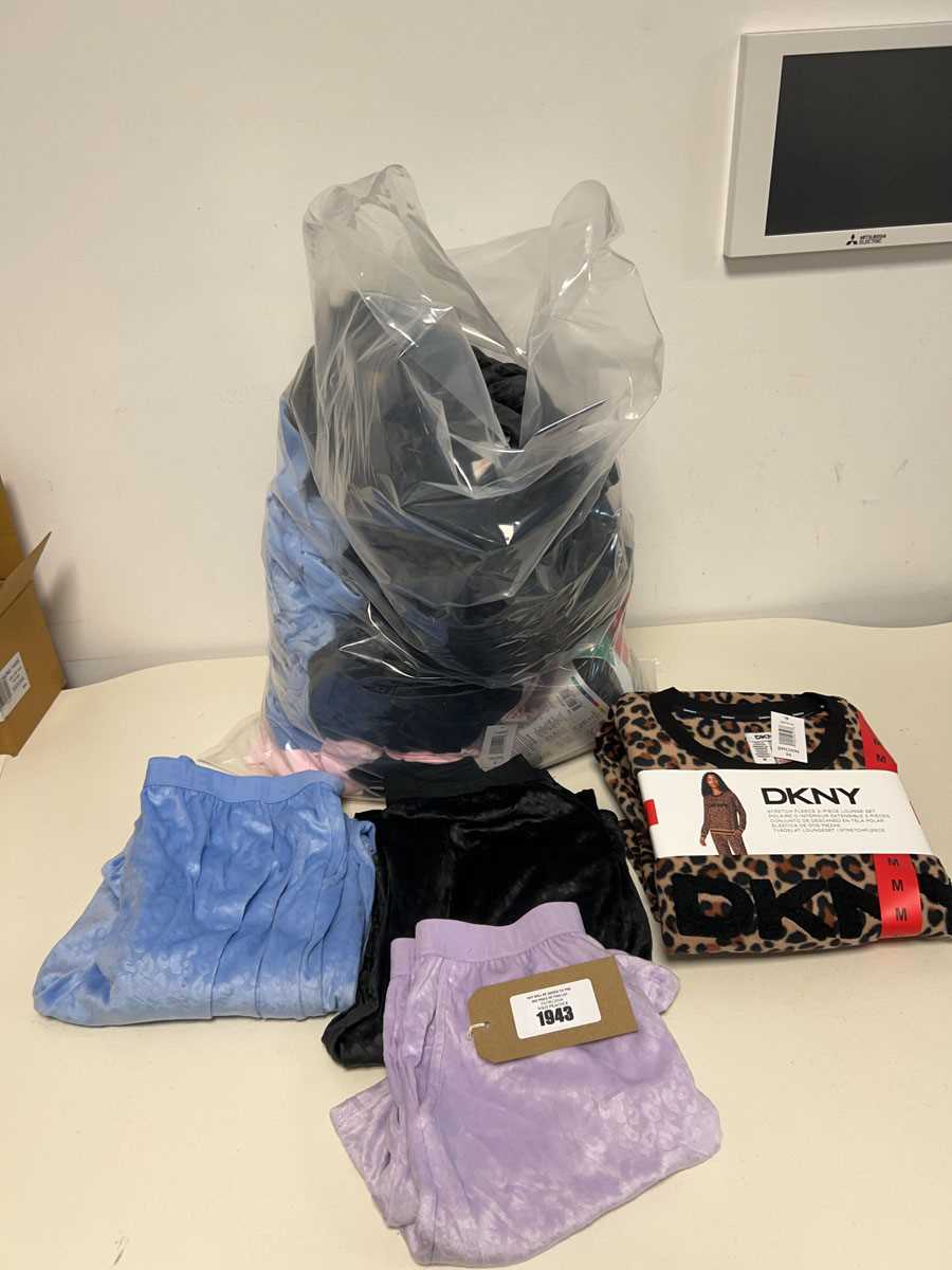 Lot Mixed lot of ladies loungewear/sleepwear by...