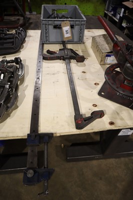 Lot 52 - Crate of G-clamps, speed clamps and 2 sash cramps