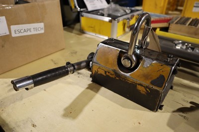 Lot 71 - Specialist lifting magnet, 300kg lifting capacity