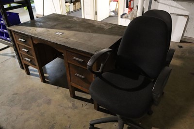 Lot 90 - Oak kneehole desk with 2 black cloth chairs