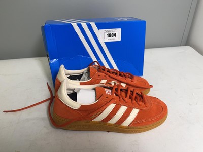 Lot 1904 - Adidas UK4.5 handball spezial trainers in...