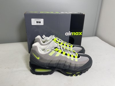 Lot 1910 - Nike UK8 air max 95 big bubble trainers in...