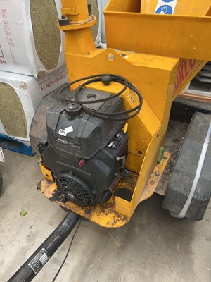 Lot 4466 - Industrial petrol wood chipper