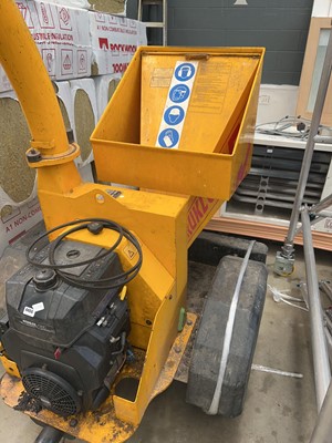Lot 4466 - Industrial petrol wood chipper