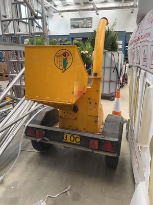 Lot 4466 - Industrial petrol wood chipper