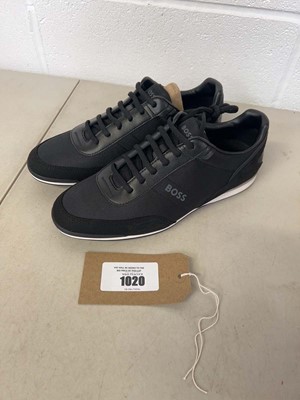Lot Unboxed pair of Hugo Boss trainers in black...