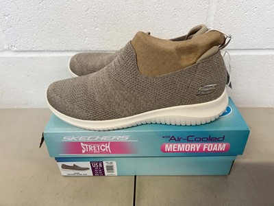 Lot Boxed pair of Skechers ultra flex air cooled...