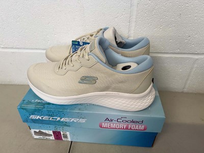 Lot Boxed pair of Skechers skech-lite air cooled...