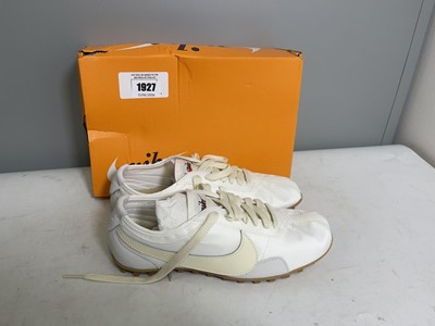 Lot 1927 - Nike UK5 moon shoe OG trainers in summit white...