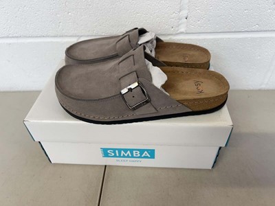 Lot Boxed pair of Simba 'kosy' slippers size UK 7
