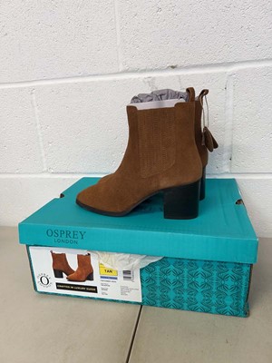 Lot Boxed pair of Osprey 'The Naples' boots in tan...