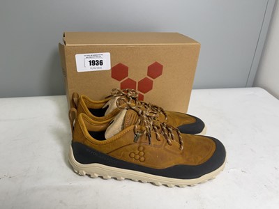 Lot 1936 - Vivobarefoot UK5 tracker leather at low...