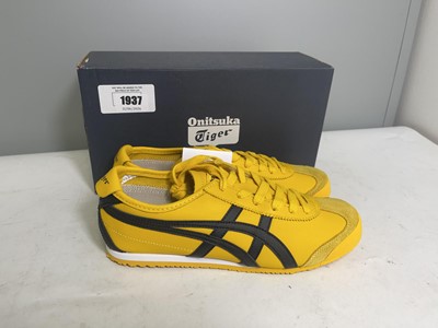Lot 1937 - Onitsuka Tiger UK6 mexico 66 trainers in...