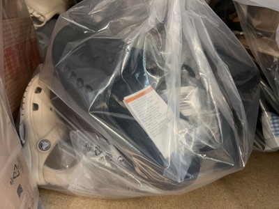 Lot 1945 - 6x Pairs of Crocs in various styles and sizes