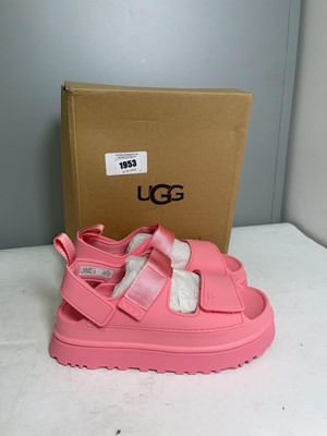 Lot 1953 - Ugg UK7 goldenglow sandals in bright pink - boxed