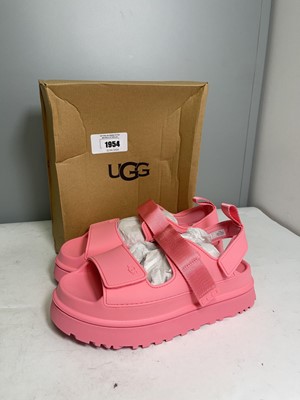 Lot 1954 - Ugg UK8 goldenglow sandals in bright pink - boxed