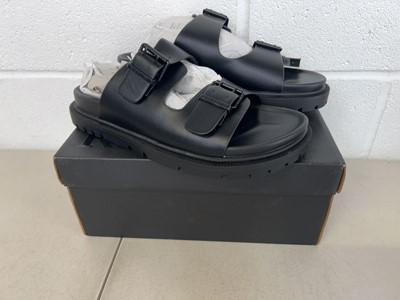 Lot Boxed pair of Replay sandals size UK 8