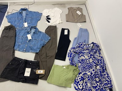 Lot 1987 - Zara & Sister Companies clothing