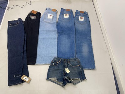 Lot 1988 - Tommy Hilfiger & Levi's denimwear