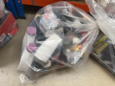 Lot 4754 - Car cleaning and maintenance liquids to...