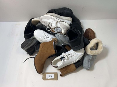 Lot 3331 - Odd and used shoes and slippers Sketchers, Ted...