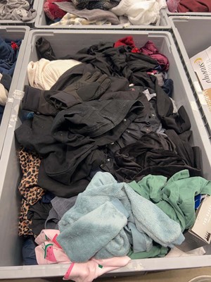 Lot 3318 - Pallet (not included) mixed adults clothing