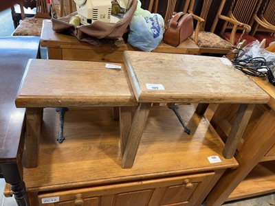 Lot 1322 - 2 simple rustic oak nesting stools