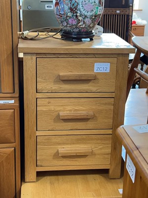 Lot 1338 - Honey oak 3 drawer night stand