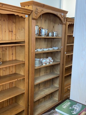Lot 1394 - Modern pine open front bookcase with arch top