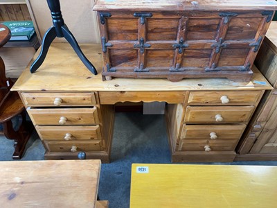 Lot 1426 - Modern pine dressing unit with 8 drawers