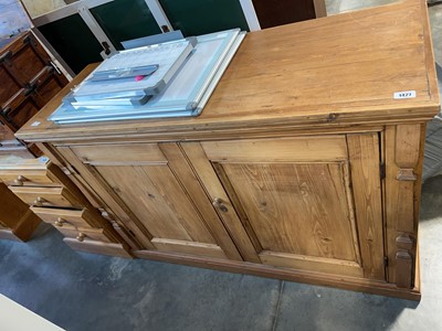 Lot 1427 - Pine dresser base