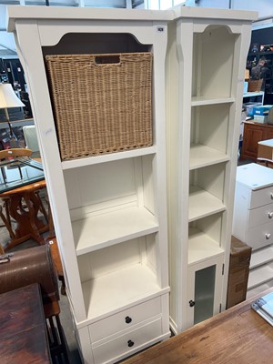 Lot 1428 - White storage furniture incl. 2 free standing...