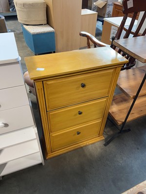 Lot 1430 - Beech effect 3 tier shoe storage unit