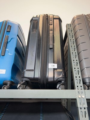 Lot 1231 - 2 Samsonite hard shell suitcases in black