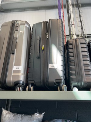 Lot 1238 - Set of 3 Delsey Paris suitcases in black
